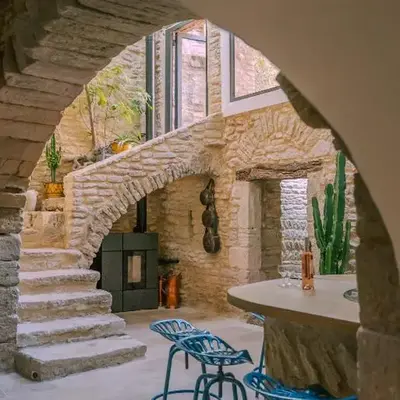 Grande maison de charme au coeur de Goult