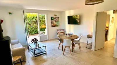 a living room with a table and chairs and a dining room at Villa la Farigoule in Carpentras