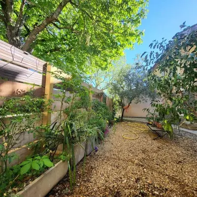 a garden with a bench and some plants at Une maison de famille dans le Luberon in Bonnieux