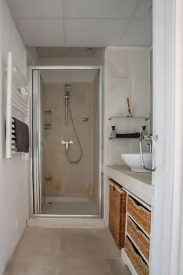 a bathroom with a shower and a sink at Superbe Mas provençal, entre Gordes et Roussillon in Murs