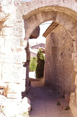 an alley in an old stone building with an archway at Lei Meissoun in Mallemort
