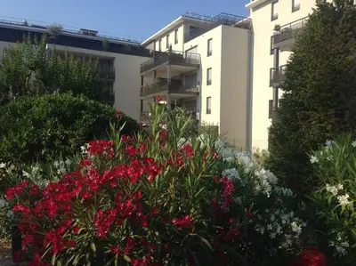 a garden of flowers in front of a building at Bel appartement 1 chambre - résidence de standing in Aix-en-Provence
