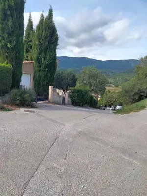 an empty street with a house in the background at Nature in Cabrières-dʼAigues