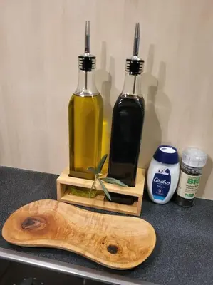 two bottles of oil and a cutting board on a counter at Le temps d'un instant in Salon-de-Provence