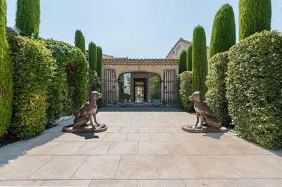 two statues of two cats in a courtyard at Studio at Mas Naste in Eygalières
