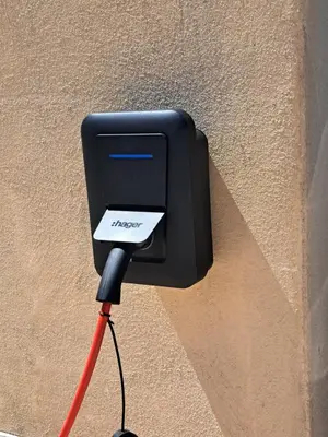 a pay phone attached to the side of a wall at Gîte Le Dodo in Lançon-Provence