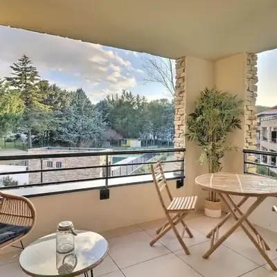 Appartement moderne - Terrasse - Piscine - Parking