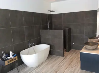 a bathroom with a white tub and a sink at Villa aloha in Saint-Rémy-de-Provence