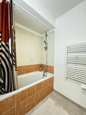 a bathroom with a tub and a window at Jungle Cosy - Gare - Bus - Parking gratuit - WIFI in Avignon