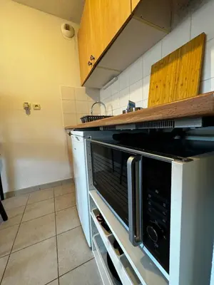 a kitchen with a microwave oven in a kitchen at Jungle Cosy - Gare - Bus - Parking gratuit - WIFI in Avignon