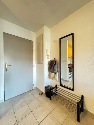 a hallway with a mirror and a room with a kitchen at Jungle Cosy - Gare - Bus - Parking gratuit - WIFI in Avignon