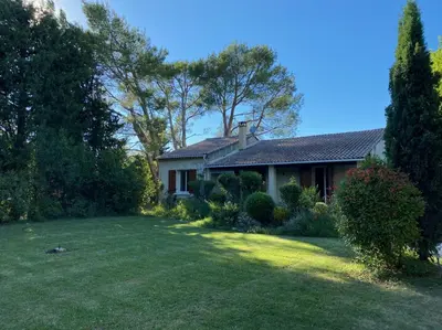 a house with a large yard in front of it at Villa 10 mins a pieds du centre de L Isle sur la Sorgue in LʼIsle-sur-la-Sorgue