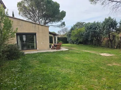 a house with a picnic table in a yard at Maison à Aix-en-Provence avec grand jardin in Aix-en-Provence