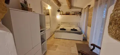 a small bedroom with a bed in a room at Appartement centre historique - climatisé avec extérieur au calme in Aix-en-Provence