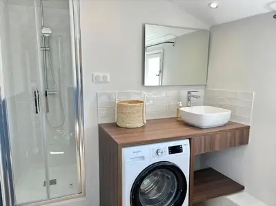 a bathroom with a washing machine and a sink at Le Scandinave in Aix-en-Provence