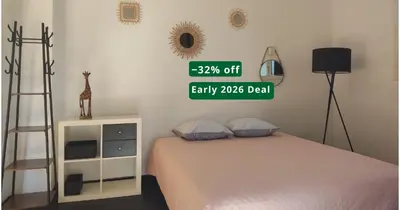 a bedroom with a bed with a ladder and a shelf at Studio privé confortable avec terrasse, parking et Wi-Fi in Aix-en-Provence