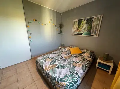 a bedroom with a bed in a room at La Villa Nawengo in Le Thor