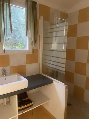 a bathroom with a sink and a window at Studio Soléa - Studio 2 - 4 personnes - Domaine Astra, Grans in Grans