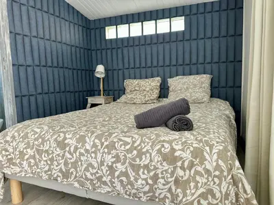 a bedroom with a large bed with blue walls at Studio5 proche Quai Rouget in LʼIsle-sur-la-Sorgue