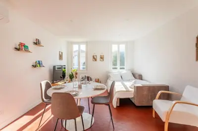 a living room with a table and chairs and a bed at Le Saint Sauveur - Centre Ville - Calme - Lumineux in Aix-en-Provence