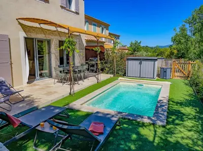 a backyard with a swimming pool and a house at Villa Lisette, un meublé de tourisme 3 étoiles au cœur de Goult in Goult