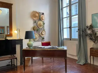 a living room with a table and a television at Appart d exception 2 chambres quartier Mazarin in Aix-en-Provence