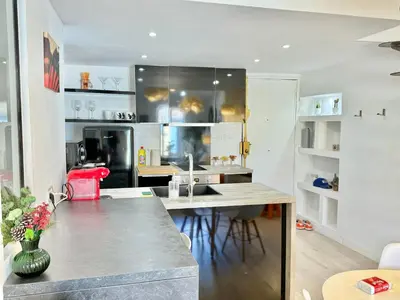 a kitchen with a counter top and a kitchen island at Appartement chic, hyper centre in Aix-en-Provence