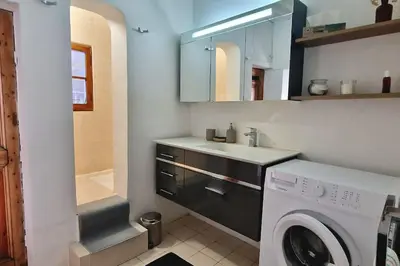 a bathroom with a sink and a washing machine at Cocon ensoleillé centre ville historique, Clim Wifi 4 people in Aix-en-Provence