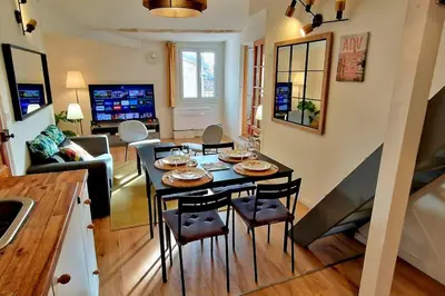a kitchen and living room with a table and chairs at Cocon ensoleillé centre ville historique, Clim Wifi 4 people in Aix-en-Provence