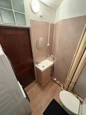 a small bathroom with a toilet and a sink at Studio Cosy hyper centre Aix in Aix-en-Provence
