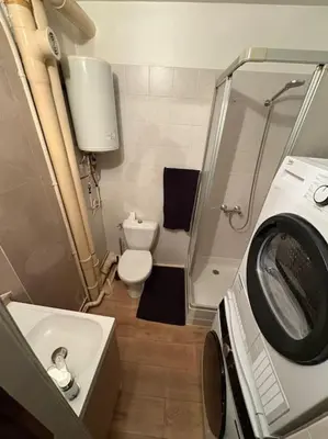 a small bathroom with a toilet and a washing machine at Studio Cosy hyper centre Aix in Aix-en-Provence