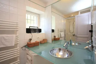 a bathroom with two sinks and a mirror at Villa l'Écrin, piscine et 3 terrasses in Gordes