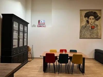 a dining room with a table and chairs at Appartement 100 m2 au cœur de l'Isle sur la Sorgue in LʼIsle-sur-la-Sorgue