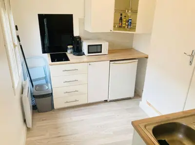 a small kitchen with a sink and a microwave at Maisonnette T1 au calme à 1min à pied de la gare SNCF in Miramas
