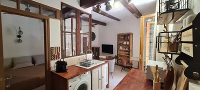 a kitchen with a washer and dryer in a room at Studio cozy avec terrasse en centre ville in LʼIsle-sur-la-Sorgue