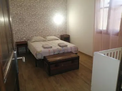 a small bedroom with a bed in a room at #Villa Théo# Grande villa avec piscine in Apt