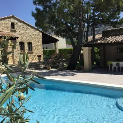 Maison avec piscine privative Taillades Luberon LS2-281