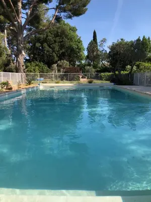 a large swimming pool with blue water at Gite 5 pers en Provence avec grand jardin & piscine partagés - 5 people holiday home with shared swimming pool & garden in Provence in Cornillon-Confoux