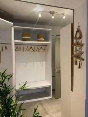 a room with a white closet with baskets at Entre ciel et terre in Le Thor