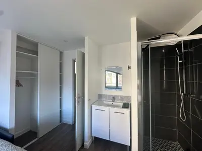 a bathroom with a sink and a shower at L'Olivier - Joli duplex au cœur du centre ville à 2 pas de la Rotonde Mirabeau et des allées Provençales in Aix-en-Provence