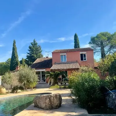Villa Provençale climatisée près Aix en Provence Piscine securisée alarme