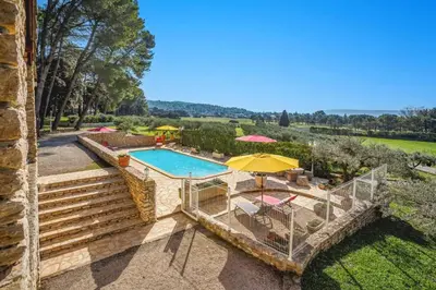 an overhead view of a swimming pool with umbrellas at Villa Cheval Blanc by Villa Plus in Cheval-Blanc