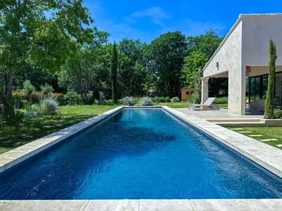 a swimming pool in the yard of a house at La Magnanerie 1818 villa de prestige 5 étoiles Luberon in Saint-Saturnin-les-Apt