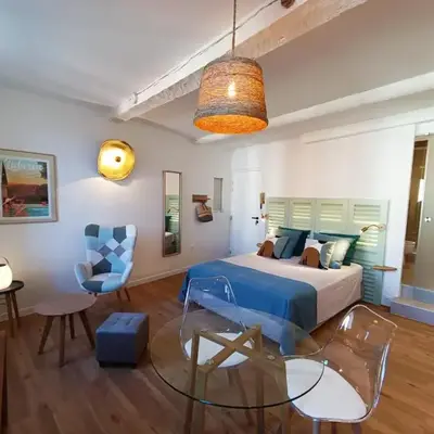 Centre historique studio rénové avec vue