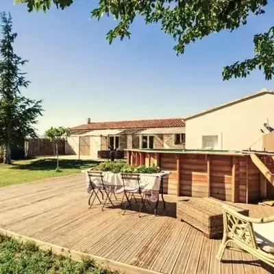Gîte en Provence entre Pernes les fontaines et St Didier proche l'isle sur sorgues face Mont Ventoux Villa avec piscine