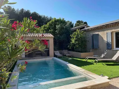 a backyard with a swimming pool and a garden at Petite maison au calme avec piscine privative in Saint-Rémy-de-Provence