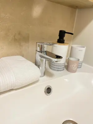 a bathroom sink with towels and a faucet at Studio cosy en Provence avec parking Le Monaco in Aix-en-Provence