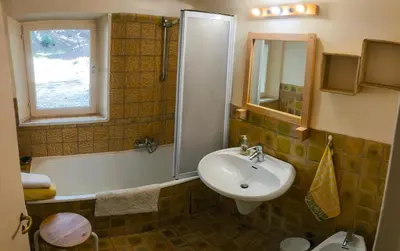 a bathroom with a sink and a bath tub and a sink at Maison Robert in La Tour-dʼAigues