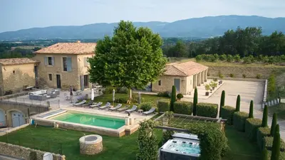 an aerial view of a house with a swimming pool at Bastide Saint Maurin in Ansouis