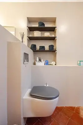 a white toilet with a black lid in a bathroom at Ecrin au cœur d'Aix-Vue sur la Place de la Mairie in Aix-en-Provence